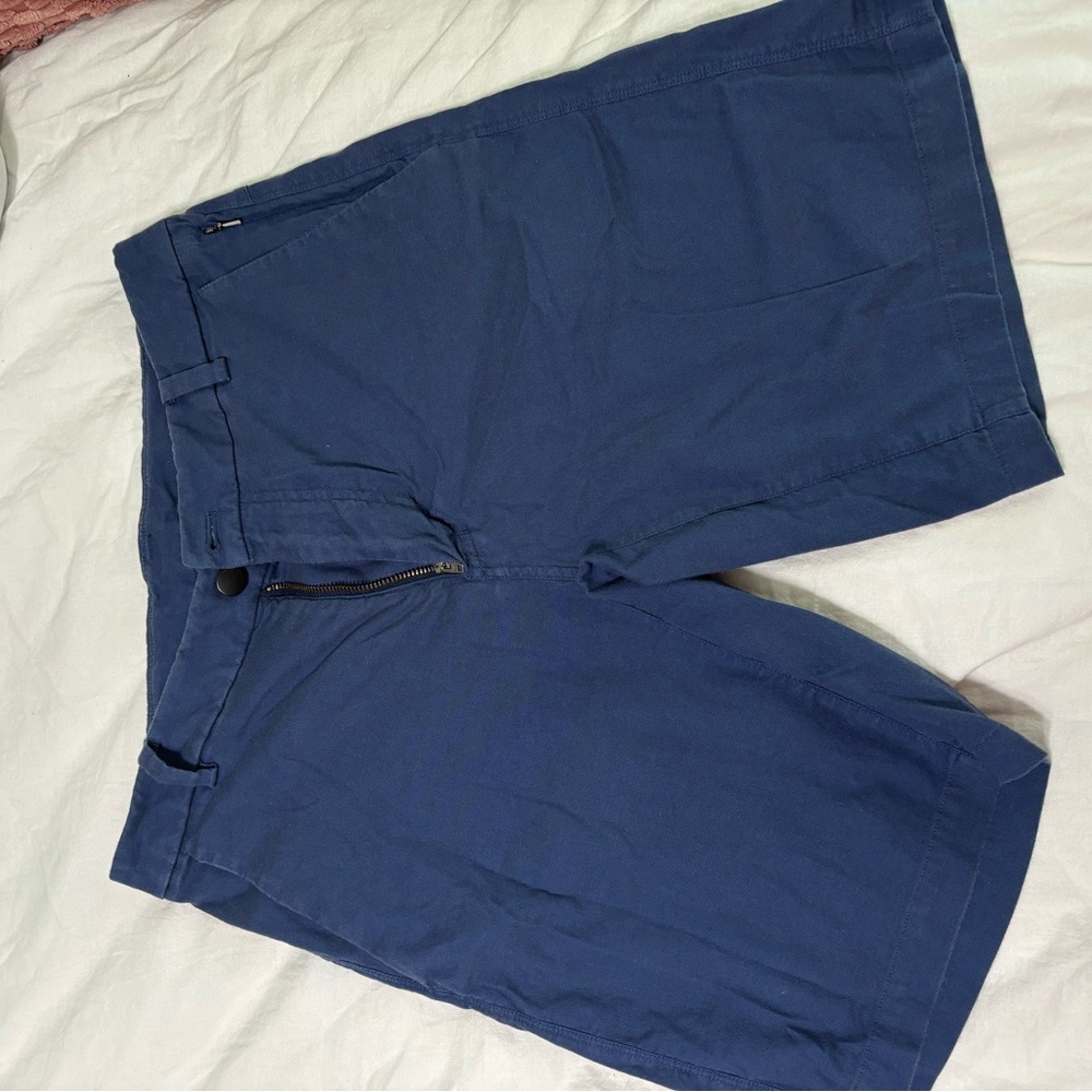 Men’s Lululemon Comission shorts, navy